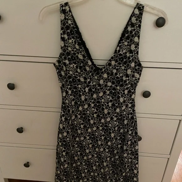 Express | Dresses | Express World Brand Black White Floral Summer Vacation Beach  Dress Size 5 | Poshmark